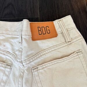 CREAM BDG JEAN SHORTS